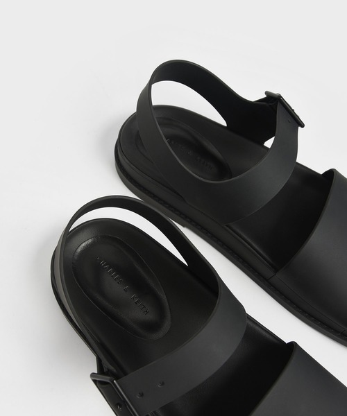 CHARLES & KEITH（チャールズ & キース）の「バックルストラップ フラットフォームサンダル / Buckle Strap Flatform Sandals（サンダル・レディース・ホワイト/ブラック/ライラック・23cm/23.5cm/24.5cm/25cm/25.5cm）」の7枚目の写真