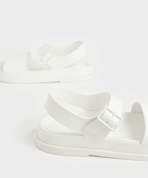 CHARLES & KEITH（チャールズ & キース）の「バックルストラップ フラットフォームサンダル / Buckle Strap Flatform Sandals（サンダル・レディース・ホワイト/ブラック/ライラック・23cm/23.5cm/24.5cm/25cm/25.5cm）」の20枚目の写真