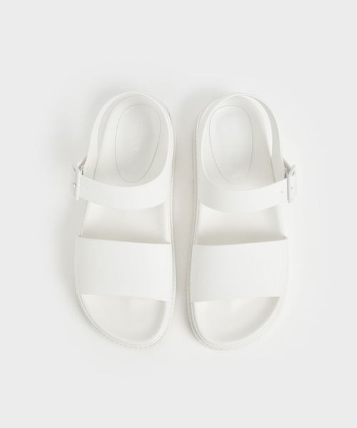 CHARLES & KEITH（チャールズ & キース）の「バックルストラップ フラットフォームサンダル / Buckle Strap Flatform Sandals（サンダル・レディース・ホワイト/ブラック/ライラック・23cm/23.5cm/24.5cm/25cm/25.5cm）」の4枚目の写真