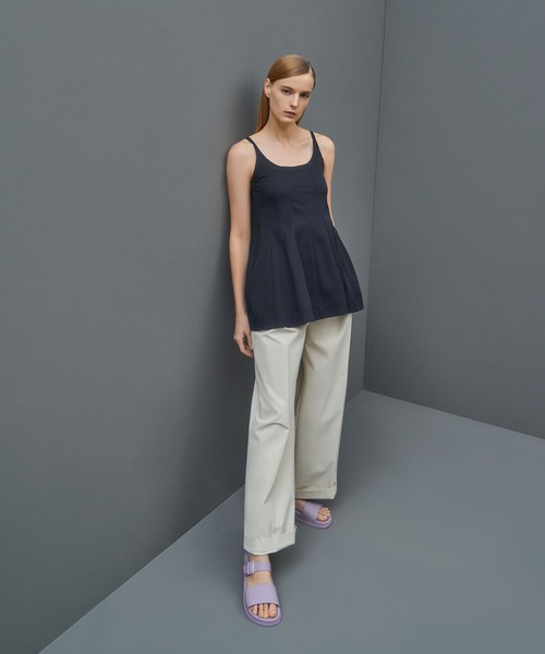 CHARLES & KEITH（チャールズ & キース）の「バックルストラップ フラットフォームサンダル / Buckle Strap Flatform Sandals（サンダル・レディース・ホワイト/ブラック/ライラック・23cm/23.5cm/24.5cm/25cm/25.5cm）」の8枚目の写真