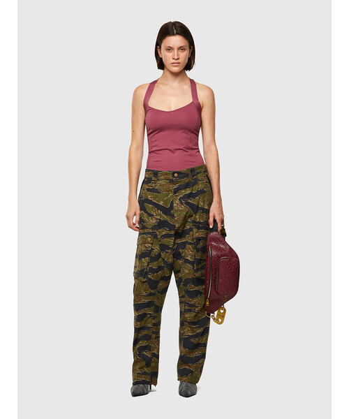 DIESEL(ディーゼル)の「レディース モノグラム ボディバッグ(ボディバッグ/ウエストポーチ・レディース・レッド・UNI)」の6枚目の写真