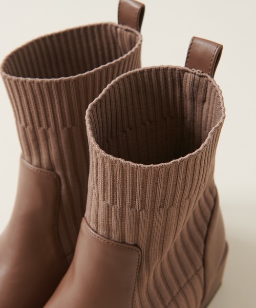 natural couture（ナチュラルクチュール）の「リブニット切替ショートブーツ（ブーツ・レディース・アイボリー/ブラック/ブラウン・MEDIUM/LARGE）」の9枚目の写真