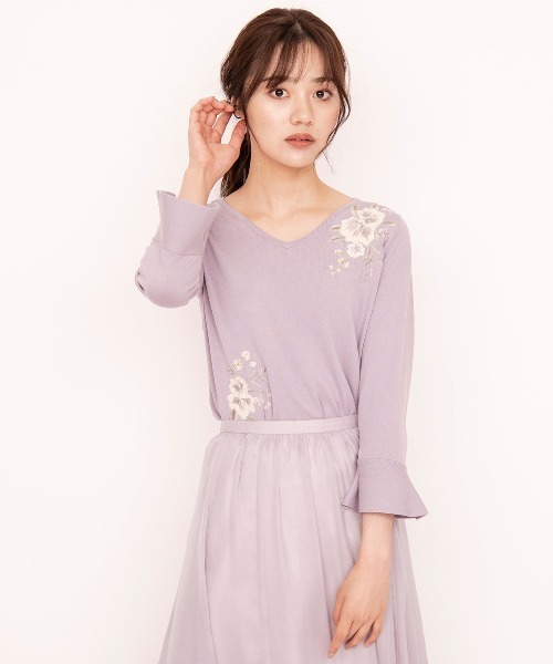 WILLSELECTION（ウィルセレクション）の「アップリケ刺繍フレアスリーブニット（ニット/セーター・レディース・ネイビー/アイボリー/ラベンダー・MEDIUM）」の7枚目の写真