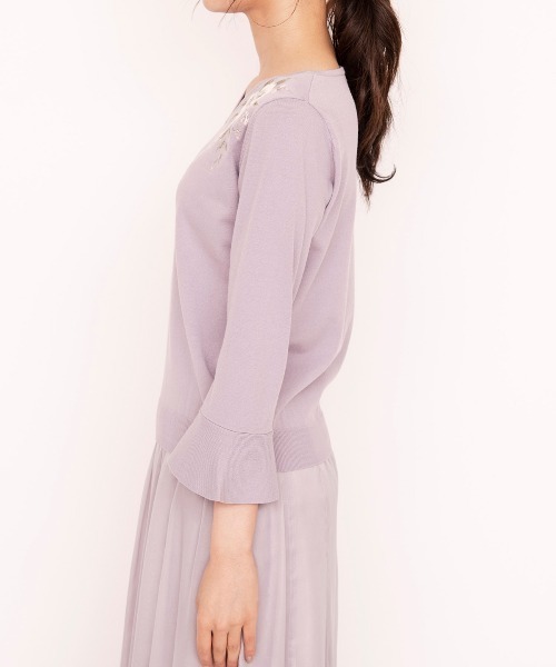 WILLSELECTION（ウィルセレクション）の「アップリケ刺繍フレアスリーブニット（ニット/セーター・レディース・ネイビー/アイボリー/ラベンダー・MEDIUM）」の11枚目の写真