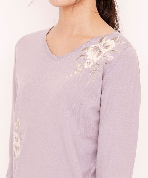 WILLSELECTION（ウィルセレクション）の「アップリケ刺繍フレアスリーブニット（ニット/セーター・レディース・ネイビー/アイボリー/ラベンダー・MEDIUM）」の13枚目の写真