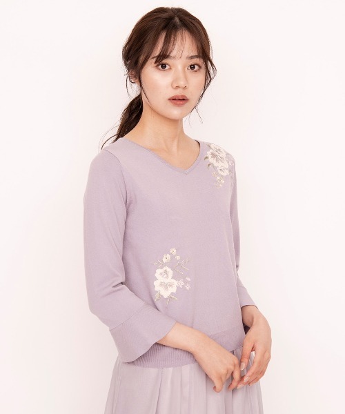 WILLSELECTION（ウィルセレクション）の「アップリケ刺繍フレアスリーブニット（ニット/セーター・レディース・ネイビー/アイボリー/ラベンダー・MEDIUM）」の9枚目の写真