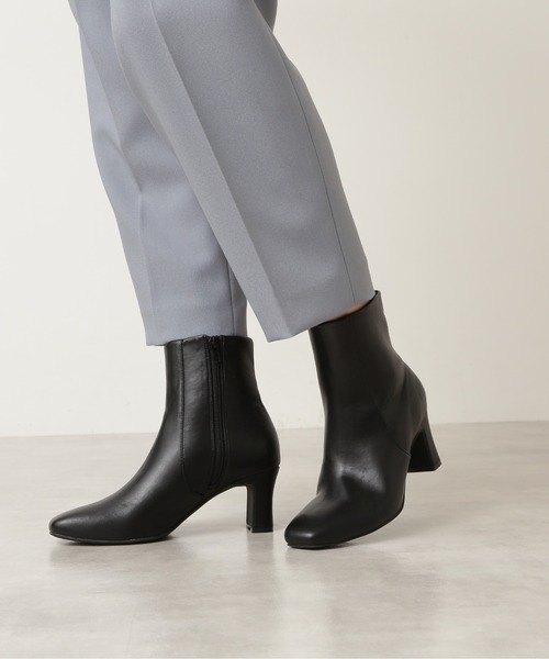 NATURAL BEAUTY BASIC（ナチュラルビューティーベーシック）の「スクエアショートブーツ（ブーツ・レディース・ブラック/ベージュ・23.5cm/24.0cm/24.5cm/23.0cm）」の3枚目の写真