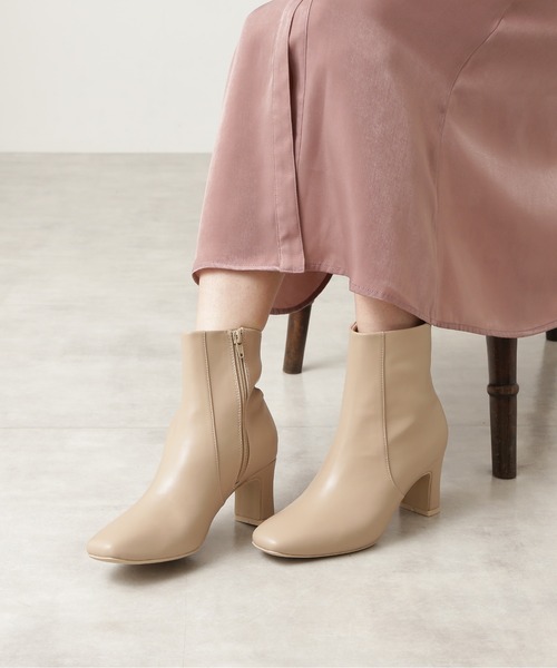 NATURAL BEAUTY BASIC（ナチュラルビューティーベーシック）の「スクエアショートブーツ（ブーツ・レディース・ブラック/ベージュ・23.5cm/24.0cm/24.5cm/23.0cm）」の5枚目の写真