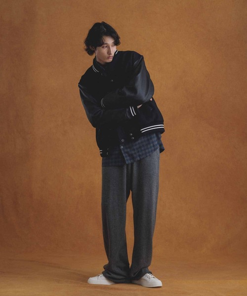 ADAM ET ROPE'（アダムエロペ）の「〈SHARE CLOSETシリーズ〉オーバーサイズ アワードジャケット/UNISEX（スタジャン・メンズ・ブラック/イエロー系その他3・M/L）」の6枚目の写真