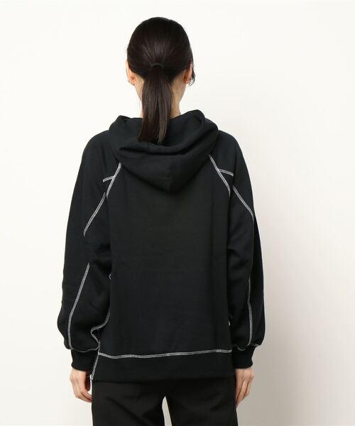 FILA（フィラ）の「【FILA】あったか配色ステッチパーカー（パーカー・レディース・オフホワイト/ブルー/ブラック・M/L）」の5枚目の写真