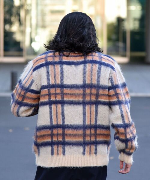 SHIPS（シップス）の「SHIPS: リラックス チェック クルーネックニット（ニット/セーター・メンズ・ベージュ/ネイビー/グリーン/ワイン・SMALL/MEDIUM/LARGE/X-LARGE）」の21枚目の写真