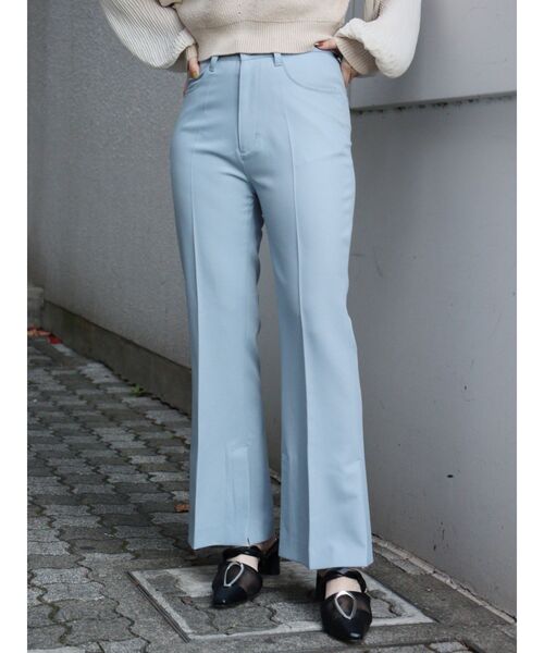 MURUA(ムルーア)の「スリムフィットフレアパンツ(スラックス・レディース・アイボリー/ブラック/ライトブルー・1/2)」の1枚目の写真