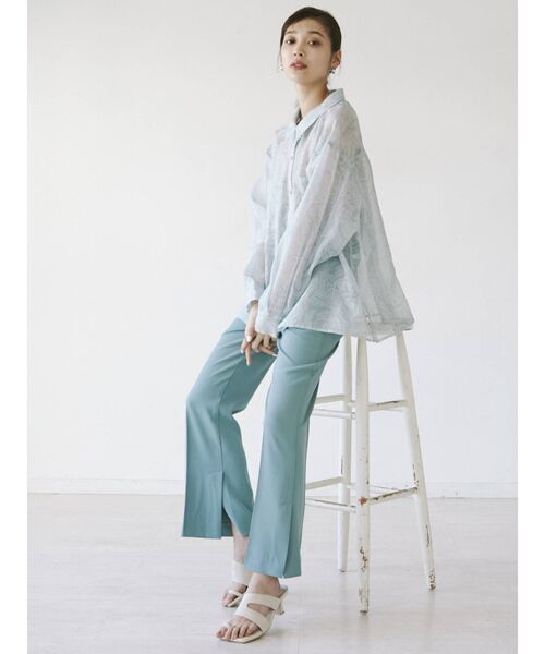 MURUA(ムルーア)の「スリムフィットフレアパンツ(スラックス・レディース・アイボリー/ブラック/ライトブルー・1/2)」の6枚目の写真