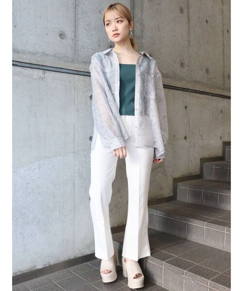 MURUA(ムルーア)の「スリムフィットフレアパンツ(スラックス・レディース・アイボリー/ブラック/ライトブルー・1/2)」の4枚目の写真