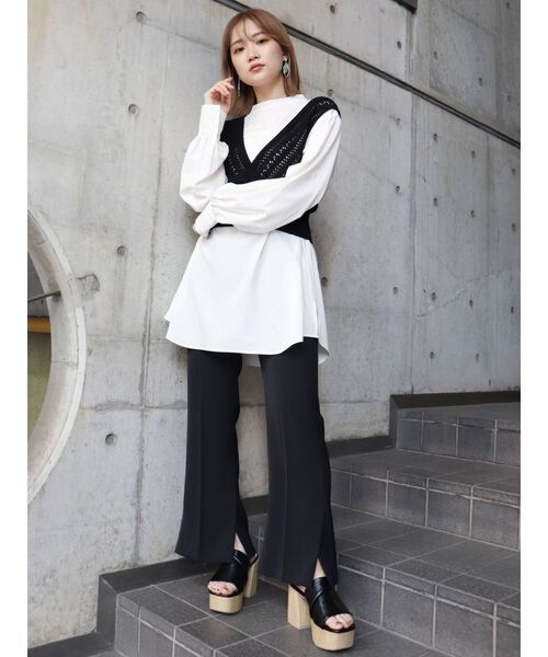 MURUA(ムルーア)の「スリムフィットフレアパンツ(スラックス・レディース・アイボリー/ブラック/ライトブルー・1/2)」の14枚目の写真