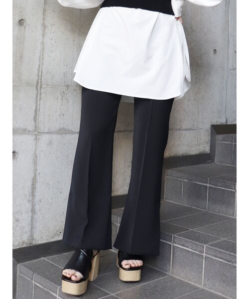 MURUA(ムルーア)の「スリムフィットフレアパンツ(スラックス・レディース・アイボリー/ブラック/ライトブルー・1/2)」の17枚目の写真