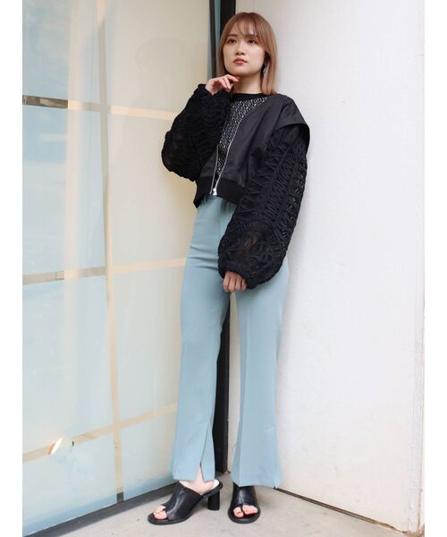 MURUA(ムルーア)の「スリムフィットフレアパンツ(スラックス・レディース・アイボリー/ブラック/ライトブルー・1/2)」の12枚目の写真