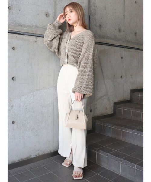 MURUA(ムルーア)の「スリムフィットフレアパンツ(スラックス・レディース・アイボリー/ブラック/ライトブルー・1/2)」の5枚目の写真