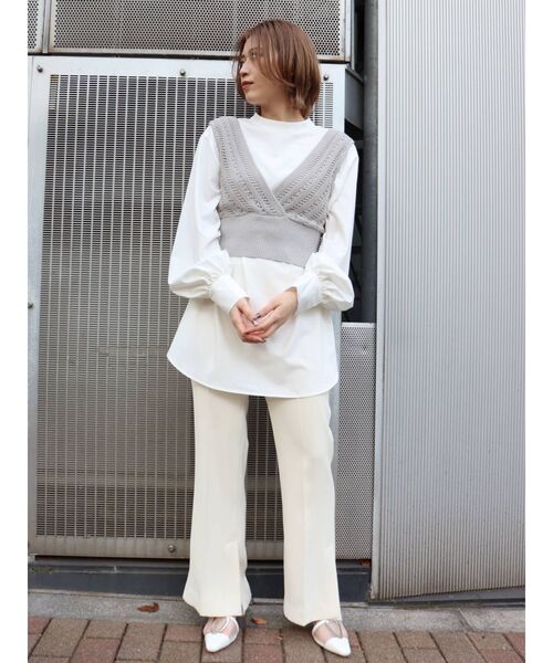 MURUA(ムルーア)の「スリムフィットフレアパンツ(スラックス・レディース・アイボリー/ブラック/ライトブルー・1/2)」の11枚目の写真