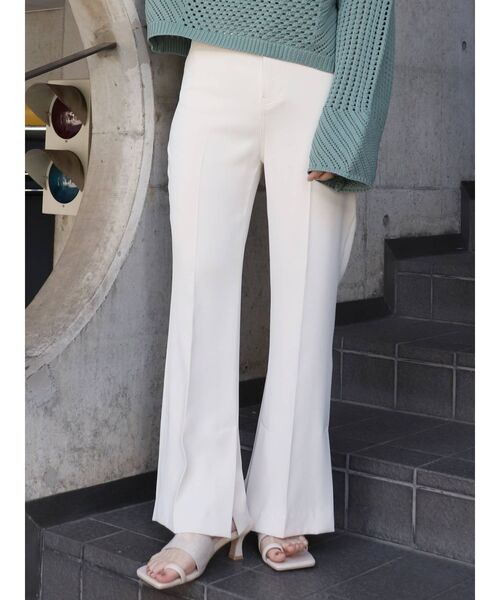 MURUA(ムルーア)の「スリムフィットフレアパンツ(スラックス・レディース・アイボリー/ブラック/ライトブルー・1/2)」の13枚目の写真