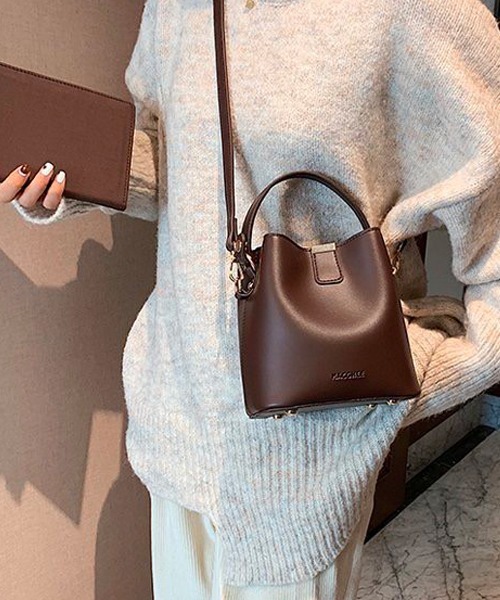 Chaco closet(チャコ クローゼット)の「2WAYバケツ型ショルダーバック/ワンハンドバック(ショルダーバッグ・レディース・ブラック/ダークブラウン/ブラウン/アイボリー/キャメル・FREE)」の11枚目の写真