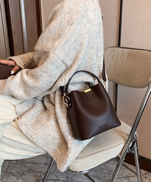 Chaco closet(チャコ クローゼット)の「2WAYバケツ型ショルダーバック/ワンハンドバック(ショルダーバッグ・レディース・ブラック/ダークブラウン/ブラウン/アイボリー/キャメル・FREE)」の8枚目の写真