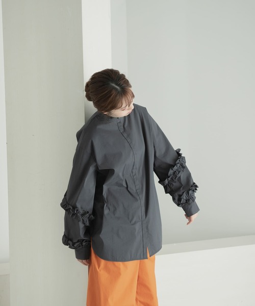LAATO(ラート)の「LOVE FRILL SHIRTS(シャツ/ブラウス・レディース・チャコールグレー/オフホワイト・FREE)」の7枚目の写真