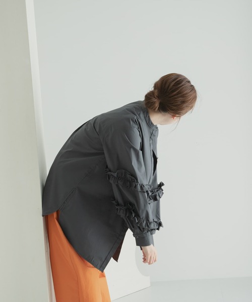 LAATO(ラート)の「LOVE FRILL SHIRTS(シャツ/ブラウス・レディース・チャコールグレー/オフホワイト・FREE)」の14枚目の写真