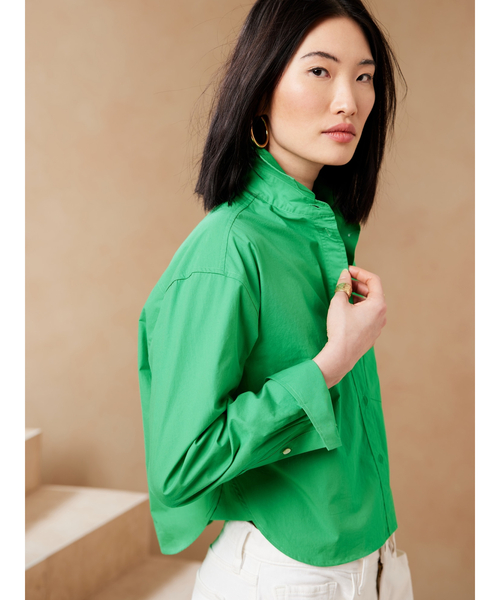 Banana Republic(バナナリパブリック)の「ペーパーウェイト ポプリン ボクシー クロップド シャツ(シャツ/ブラウス・レディース・ホワイト/ホワイト×ネイビー/マルチ/グリーン/イエロー/ブラック/グリーン系その他/ネイビー/その他・S/M/L/XS)」の4枚目の写真