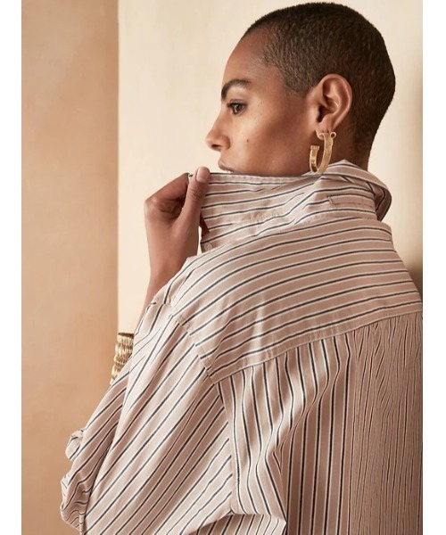 Banana Republic(バナナリパブリック)の「ペーパーウェイト ポプリン ボクシー クロップド シャツ(シャツ/ブラウス・レディース・ホワイト/ホワイト×ネイビー/マルチ/グリーン/イエロー/ブラック/グリーン系その他/ネイビー/その他・S/M/L/XS)」の12枚目の写真