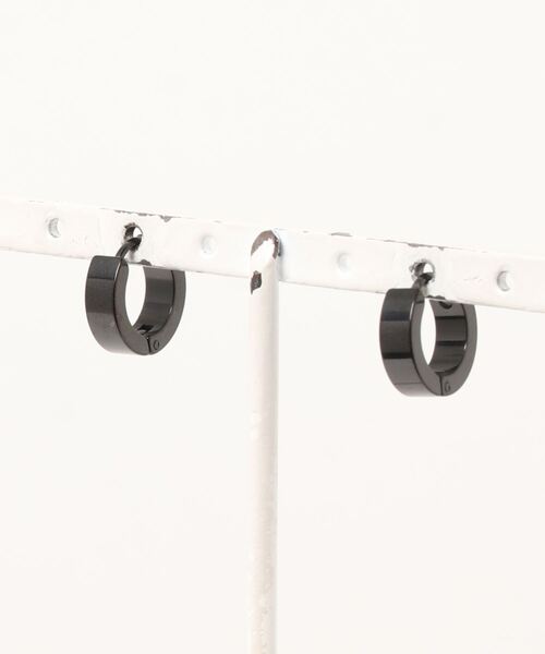 VIBGYOR（ヴィブジョー）の「【gratin】ワイドフープピアス（ピアス（両耳用）・レディース・ブラック/ネイビー/シルバー/ゴールド/レインボー・FREE）」の6枚目の写真