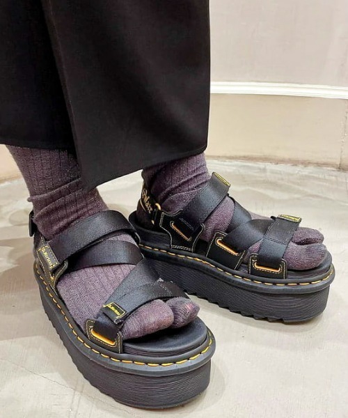 Ray BEAMS（レイビームス）の「Dr.Martens / KIMBER（サンダル・レディース・ブラック・4/5/6/3）」の17枚目の写真