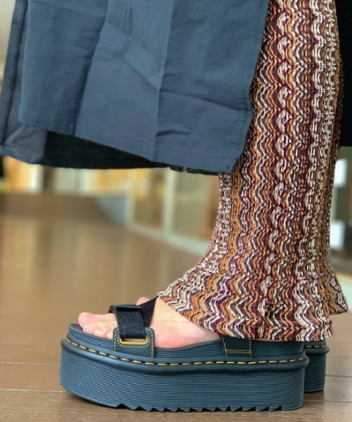 Ray BEAMS（レイビームス）の「Dr.Martens / KIMBER（サンダル・レディース・ブラック・4/5/6/3）」の21枚目の写真