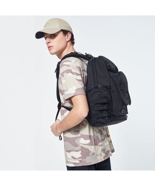 OAKLEY（オークリー）の「オークリー ICON BACKPACK 2.0 バックパック/リュック /OAKLEY（バックパック/リュック・メンズ・ブラック・U）」の4枚目の写真