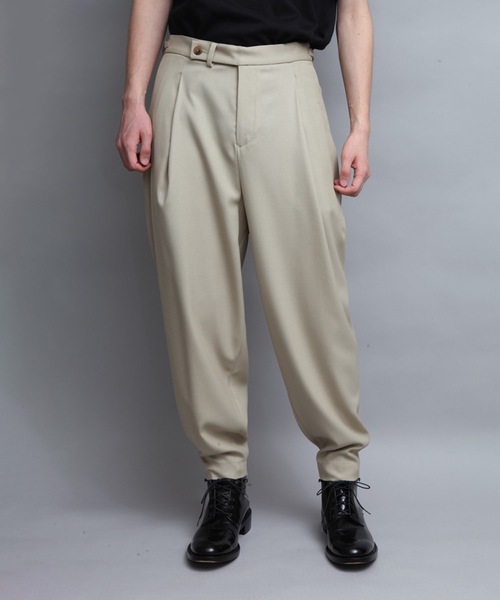ato（アトウ）の「TRICOTIN TWO TUCK TAPERED PANTS（その他パンツ・メンズ・ブラック/ベージュ・44/46/48）」の3枚目の写真