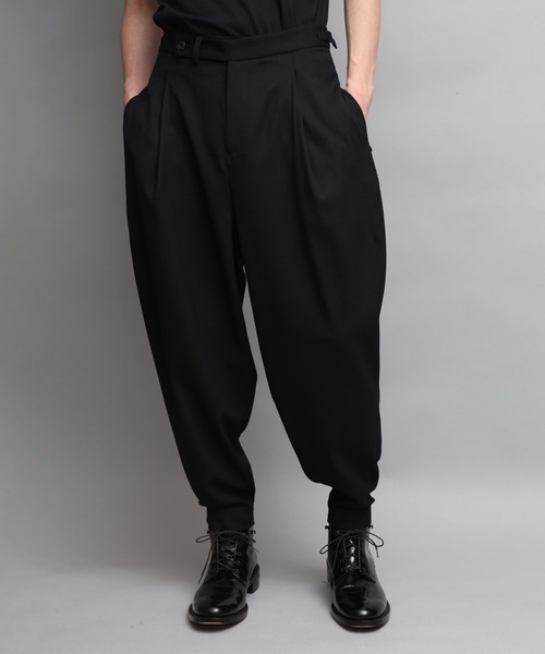 ato（アトウ）の「TRICOTIN TWO TUCK TAPERED PANTS（その他パンツ・メンズ・ブラック/ベージュ・44/46/48）」の8枚目の写真