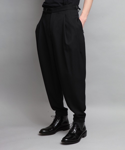 ato（アトウ）の「TRICOTIN TWO TUCK TAPERED PANTS（その他パンツ・メンズ・ブラック/ベージュ・44/46/48）」の9枚目の写真
