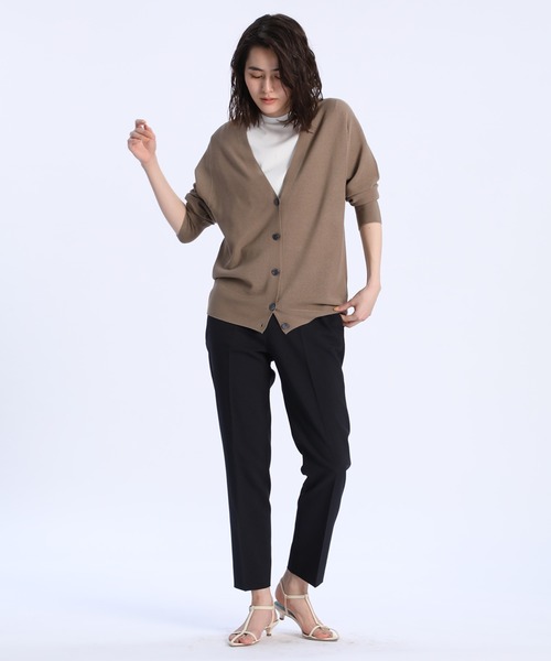 INED（イネド）の「ホールガーメント(R)Vネックカーディガン《Cuoo》（カーディガン/ボレロ・レディース・ホワイト/ネイビー/モカ・9号）」の9枚目の写真