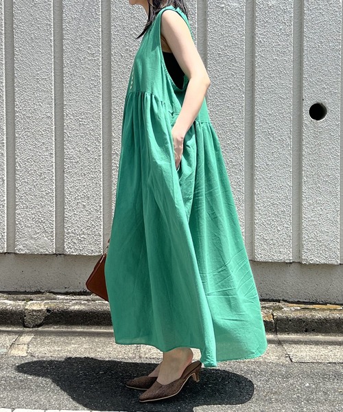 Jewelobe(ジュエローブ)の「シェル釦ノースリロングワンピース(ワンピース・レディース・グリーン/カーキ/ブルー/ブラック・FREE)」の9枚目の写真
