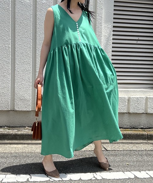 Jewelobe(ジュエローブ)の「シェル釦ノースリロングワンピース(ワンピース・レディース・グリーン/カーキ/ブルー/ブラック・FREE)」の14枚目の写真