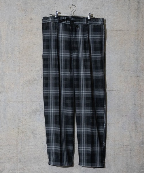 JOHN'S CLOSET(ジョンズクローゼット)の「【13】TRワイドテーパードチェックパンツ(スラックス・メンズ・チャコールグレー/ブラック/ベージュ/ブラウン/アイボリー/ブラック系その他/チェック・MEDIUM/LARGE)」の3枚目の写真