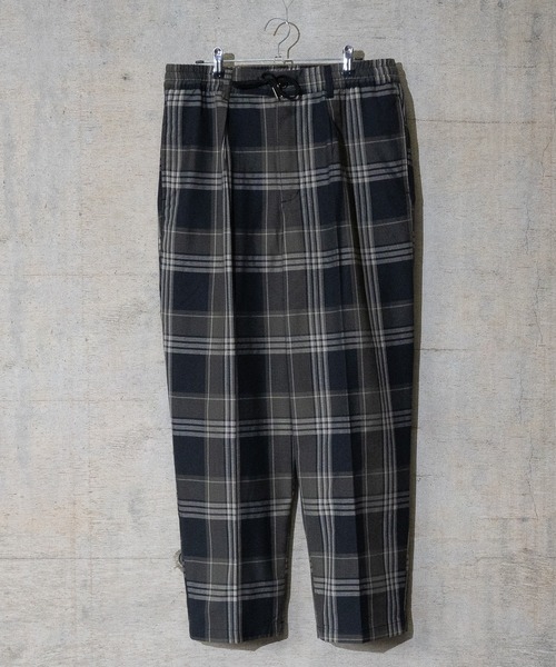 JOHN'S CLOSET(ジョンズクローゼット)の「【13】TRワイドテーパードチェックパンツ(スラックス・メンズ・チャコールグレー/ブラック/ベージュ/ブラウン/アイボリー/ブラック系その他/チェック・MEDIUM/LARGE)」の4枚目の写真