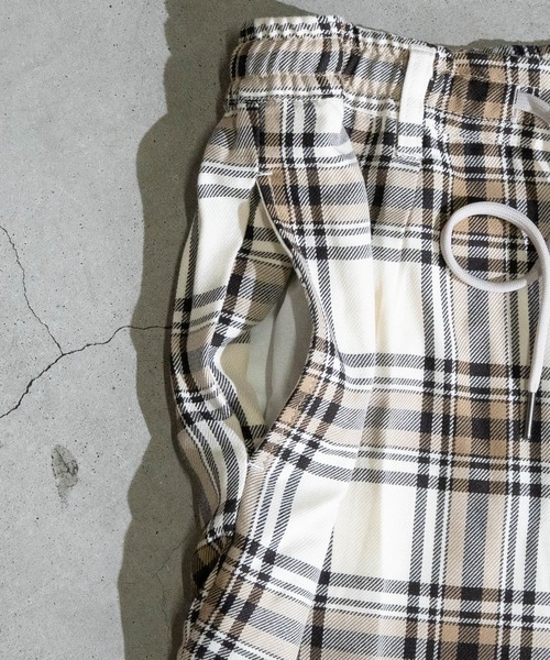 JOHN'S CLOSET(ジョンズクローゼット)の「【13】TRワイドテーパードチェックパンツ(スラックス・メンズ・チャコールグレー/ブラック/ベージュ/ブラウン/アイボリー/ブラック系その他/チェック・MEDIUM/LARGE)」の13枚目の写真