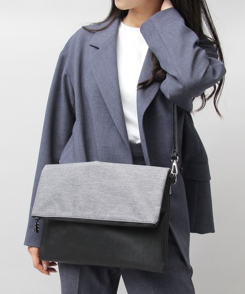 REGiSTA（レジスタ）の「異素材コンビ クラッチバッグ / ヘザーカラーPVC / フェイクレザー / ショルダーバッグ（クラッチバッグ・メンズ・ブラック/グレー・FREE）」の6枚目の写真