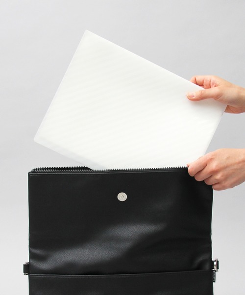 REGiSTA（レジスタ）の「異素材コンビ クラッチバッグ / ヘザーカラーPVC / フェイクレザー / ショルダーバッグ（クラッチバッグ・メンズ・ブラック/グレー・FREE）」の21枚目の写真