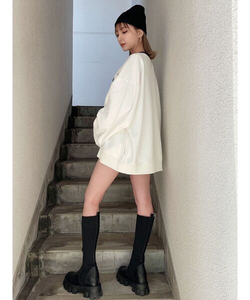 GYDA（ジェイダ）の「SPOOPY BUNNY RAISINGスウェットトップス（スウェット・レディース・オフホワイト/チャコールグレー/ピンク/ブルー・FREE）」の5枚目の写真