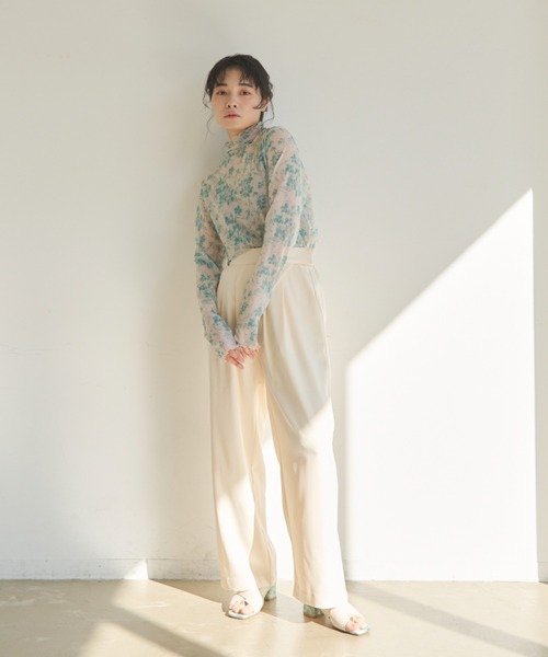 idem（イデム）の「wrap loose tuck pants/ラップルーズタックパンツ【Sサイズ展開あり】（スラックス・レディース・ブラック/グレイッシュベージュ/テラコッタ/アイボリー・SMALL/FREE）」の6枚目の写真