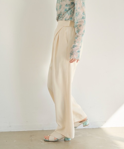 idem（イデム）の「wrap loose tuck pants/ラップルーズタックパンツ【Sサイズ展開あり】（スラックス・レディース・ブラック/グレイッシュベージュ/テラコッタ/アイボリー・SMALL/FREE）」の7枚目の写真