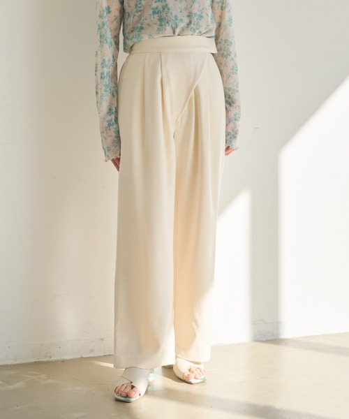 idem（イデム）の「wrap loose tuck pants/ラップルーズタックパンツ【Sサイズ展開あり】（スラックス・レディース・ブラック/グレイッシュベージュ/テラコッタ/アイボリー・SMALL/FREE）」の8枚目の写真