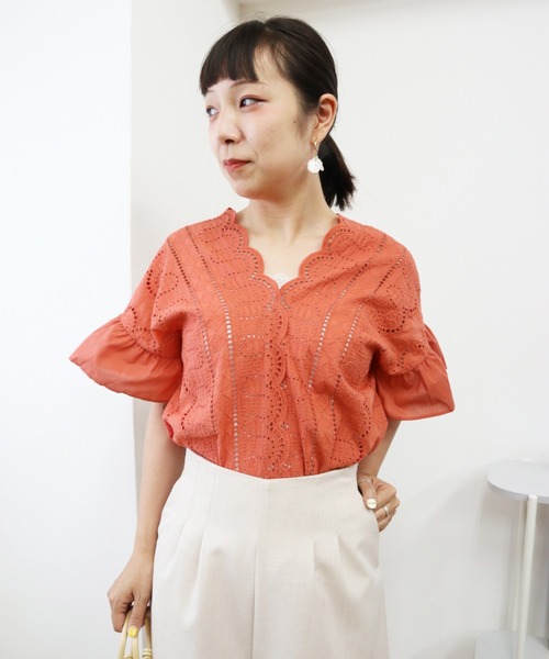 Brownie（ブラウニー）の「Brownie Vネックレース切替袖フリルブラウス（シャツ/ブラウス・レディース・ホワイト/ブラック/オレンジ・FREE）」の3枚目の写真